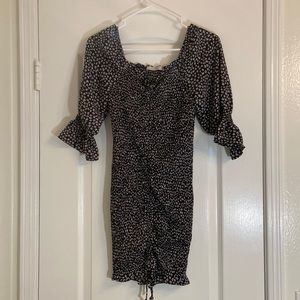 Cute summer dress brand new! Size small.